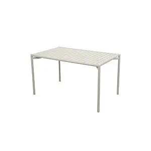 Rektangulært spisebord med slatted bordplade og lige ben i lys neutral tone.
