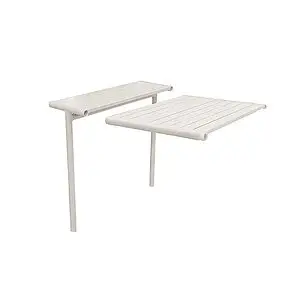 Rektangulære slattedesign-paneler med ben, moderne og enkel stil i sandfarvet aluminium.