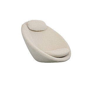 Moderne loungestol i lys farve med nakkepude, buet design og mørke ben.