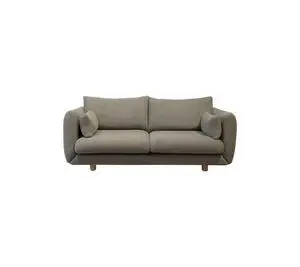 To-personers sofa med afrundede kanter, træben og brun polstring.
