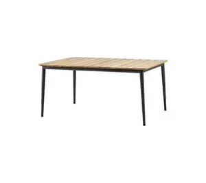 Rektangulært spisebord med teaktræsoverflade og slanke, mørke ben.