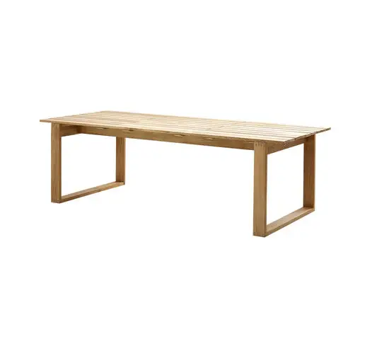 Rektangulært spisebord i teak med plankedesign og geometriske ben. Minimalistisk stil.
