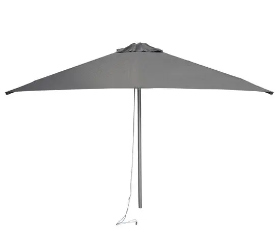 Rektangulær parasol med neutral dug, mørk central stang og åbningsmekanisme.