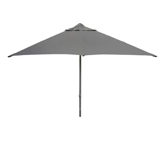 Stor kvadratisk parasol i lysegrå med central stang, lavet af aluminium.