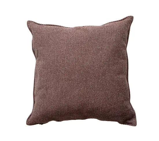 Bordeauxfarvet pude med vævet mønster, kvadratisk form, måler 50x50x12 cm.