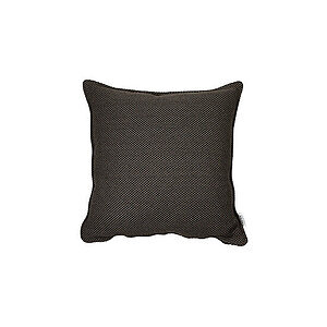 Mørkegrå pyntepude i kvadratisk form, tekstureret stof med vævemønster og lille mærke på siden.