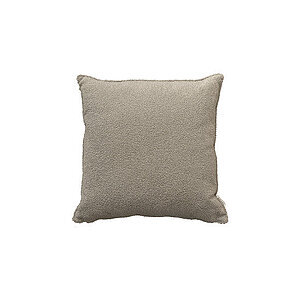 Firkantet taupe pyntepude med tekstureret stof og synlige sømme.