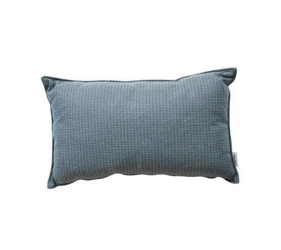 Rektangulær pude i turkis med vævet mønster og tekstureret overflade, måler 32x52x12 cm.
