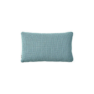 Rektangulær pude i turkis med struktureret, tekstureret mønster og definerede kanter.