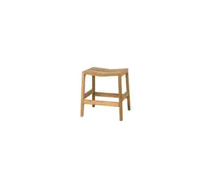 Skammel i teak med lameldesign og fire ben. Kompakt og stabelbar for nem opbevaring.