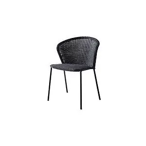 Sort stol med flettet ryg og sæde, moderne design, fire ben, uden armlæn.