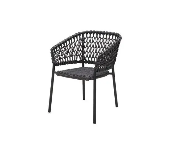 Mørkegrå stol med vævet ryg og sæde, robust ramme med fire ben, Cane-line Soft Rope.