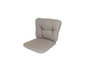 Taupe hyndesæt med polstret sæde og ryg, begge med tuftet design.