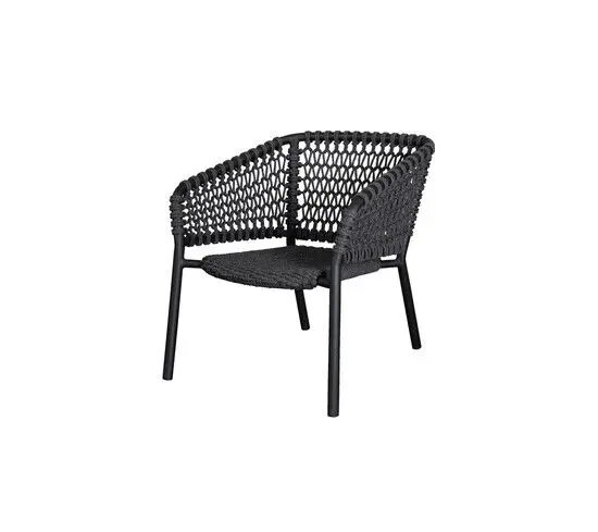Cane-Line Ocean loungestol i mørkegrå med flettet sæde og ryg, aluminiumsramme, uden hynder.