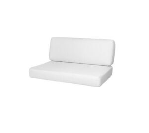 Hvidt hyndesæt med sæde- og ryghynde, minimalistisk rektangulær form.