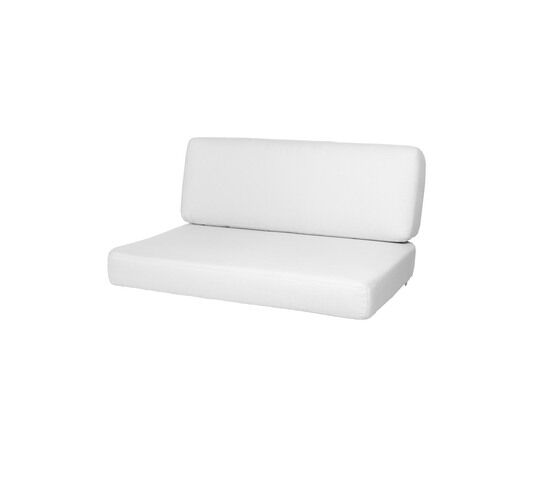 Hvidt hyndesæt med sæde- og ryghynde, minimalistisk rektangulær form.