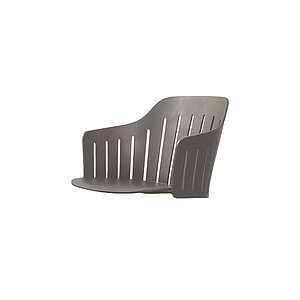 Stol med moderne design, buede armlæn og ryglæn med lodrette slidser, egnet til inde- og udendørs brug.