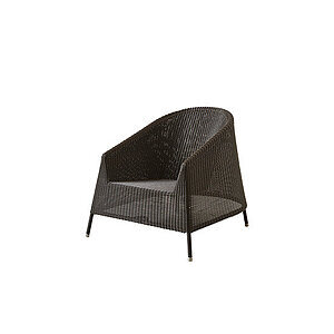 Stabelbar loungestol i flettet design med rund ryg og slanke ben, farve mocca.