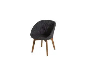 Moderne stol med mørkegrå ryg og sæde, U-formet design, teakben, Cane-line Soft Rope.