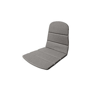 Taupe stolhynde med tekstur, kontureret sæde- og rygstøtte, opdelt i sektioner med synlige syninger.