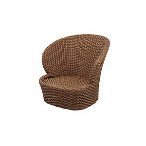 Loungestol med høj ryg, umber brun flet og drejefod. Lavet af Cane-line Flat Weave.