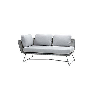 Moderne 2-pers. sofa i lys grå med metalramme og 4 store hynder for komfort.