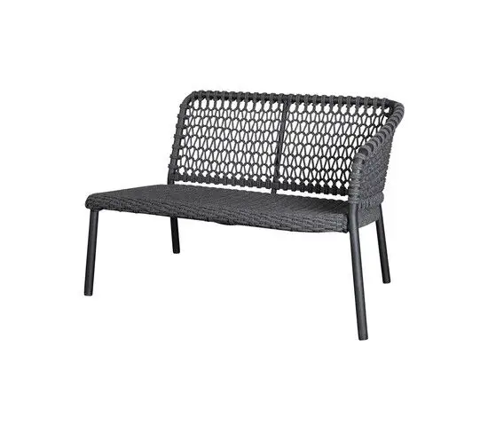 Moderne 2-pers. sofa i mørkegrå med stærk aluminiumsramme og blødt reb-design.