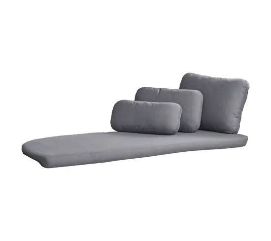 Gråt hyndesæt med fire puder i forskellige størrelser til højre modul af en Savannah daybed.