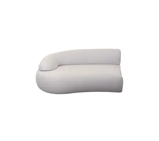 Moderne sofa med buet design, langt ryglæn til højre, polstret i lys farve.