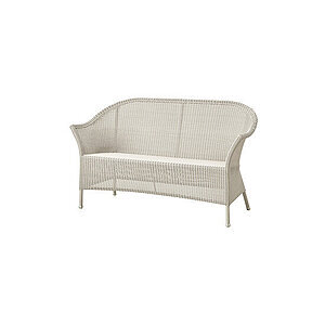 Brun, to-personers sofa i flettet design med buet ryg og udadvendte ben. Velegnet til udendørs brug.