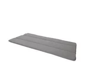 Rektangulær sofahynder i taupe med synlige længdegående syninger.
