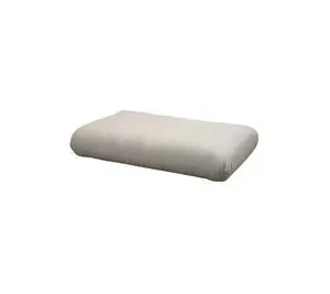 Rektangulær sofa-hynde med afrundede kanter i lys sandfarve, glat stof.