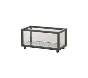Rektangulær lanterne i minimalistisk design med lavagråt aluminiumsramme og små ben.
