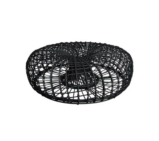 Rundt møbel med åbent fletdesign og cirkulært mønster, stor størrelse.
