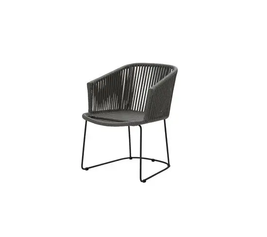 Moderne stol i mørkegrå med vævet ryg og sæde, slanke metalben med slædefod.