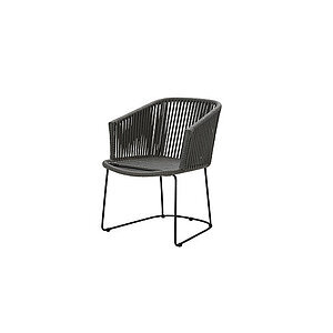 Moderne stol i mørkegrå med vævet ryg og sæde, slanke metalben med slædefod.