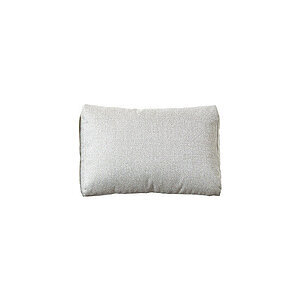 Rektangulær pude i brun farve med tekstureret stofoverflade.