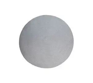 Rundt tæppe i grå med fladvævet mønster, diameter 140 cm.