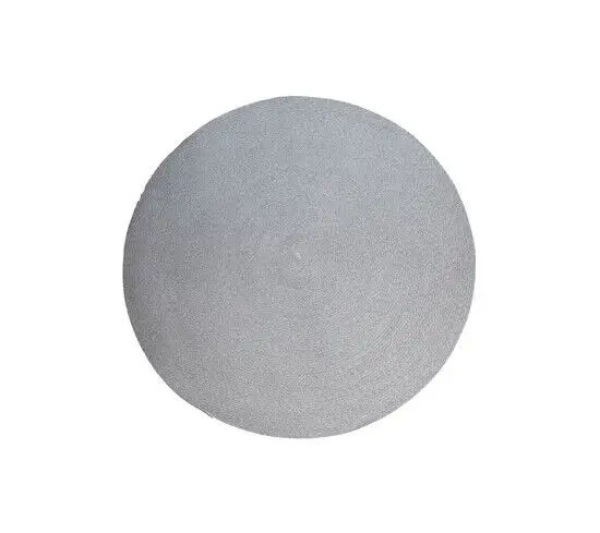 Rundt tæppe i grå med fladvævet mønster, diameter 140 cm.