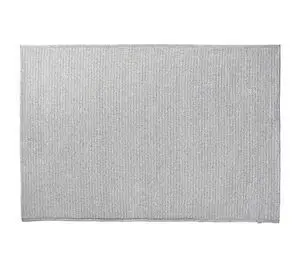Rektangulært tæppe med vævet tekstur i flerfarvet design, måler 300x200 cm.