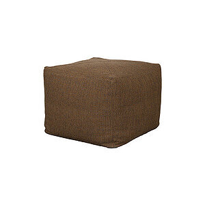 Firkantet brun fodskammel med synlige syninger og enkel overflade.