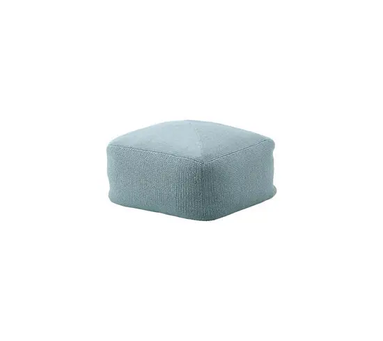 Turkis, kvadratisk fodskammel med strikket overflade og flad top, kompakt design.