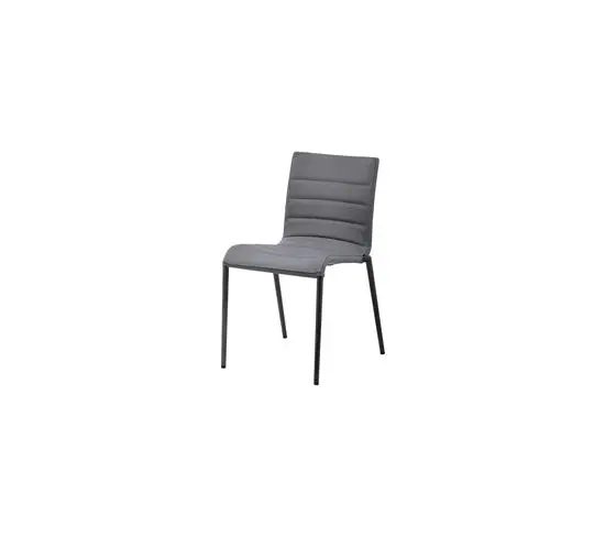 Moderne grå stol uden armlæn, polstret sæde/ryg, slanke ben, minimalistisk design.