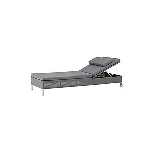 Grå solvogn med justerbar ryglæn, metalramme og hjul for nem mobilitet. Minimalistisk design.