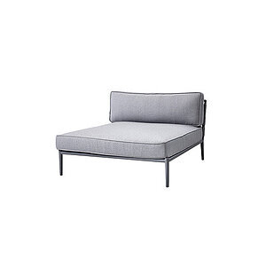 Modulær daybed med minimalistisk design, lysegrå farve og aluminiumsben. Med ryghynde og pudersæt.
