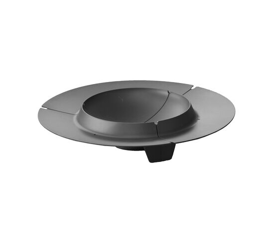 Stor, sort bålfad med cirkulært design, geometriske segmenter og tre ben.