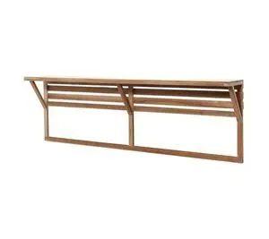 Lang, vandret bar i teak med skråstillede støtter og lameller, ideel til udendørs brug.