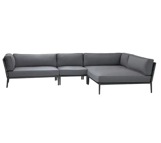 L-formet udendørs sofa med slanke ben, moderne design, passer til terrasser eller haver.