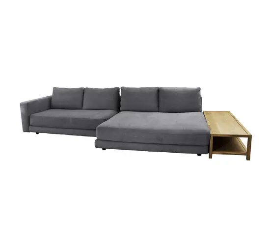 Mørkegrå sofa med venstre armlæn, højre sidebord og en loungedel til afslapning.