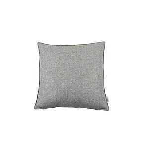 Lys grå, kvadratisk pyntepude med enkel design og synlig sidemærke. Fyldig og blød.